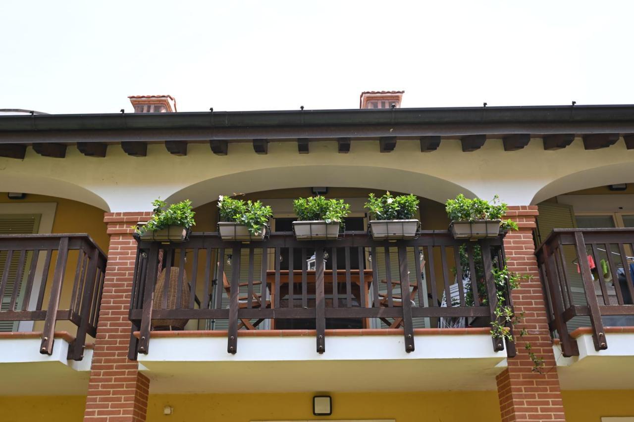 Aura Loving Home Con 4 Posti Letto, Cucina Completa, Terrazzo Ed Un Grande Parco Verde Serravalle d'Asti Exterior foto